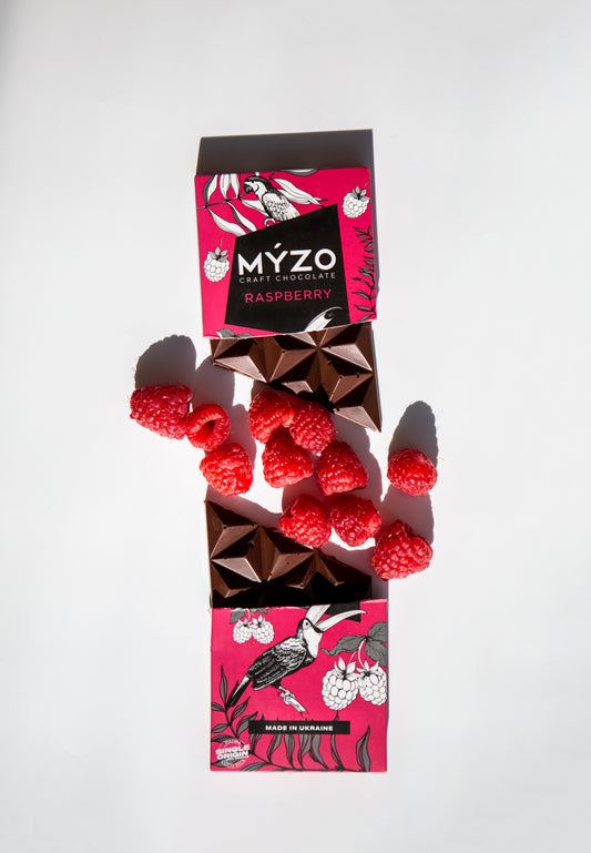 Чорний шоколад з ягодами малини-розрізаний Myzo Chocolate