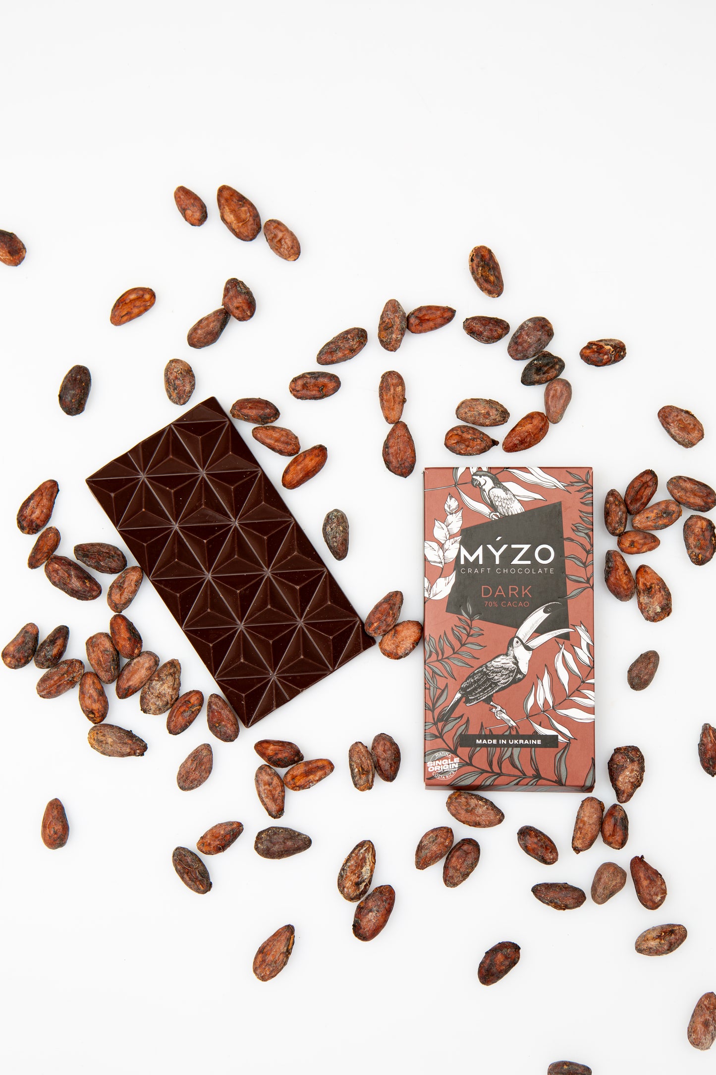 70% Чорний шоколад - Myzo Chocolate серед какао бобів