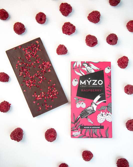 Чорний шоколад з малиною - Myzo Chocolate і навколо малина