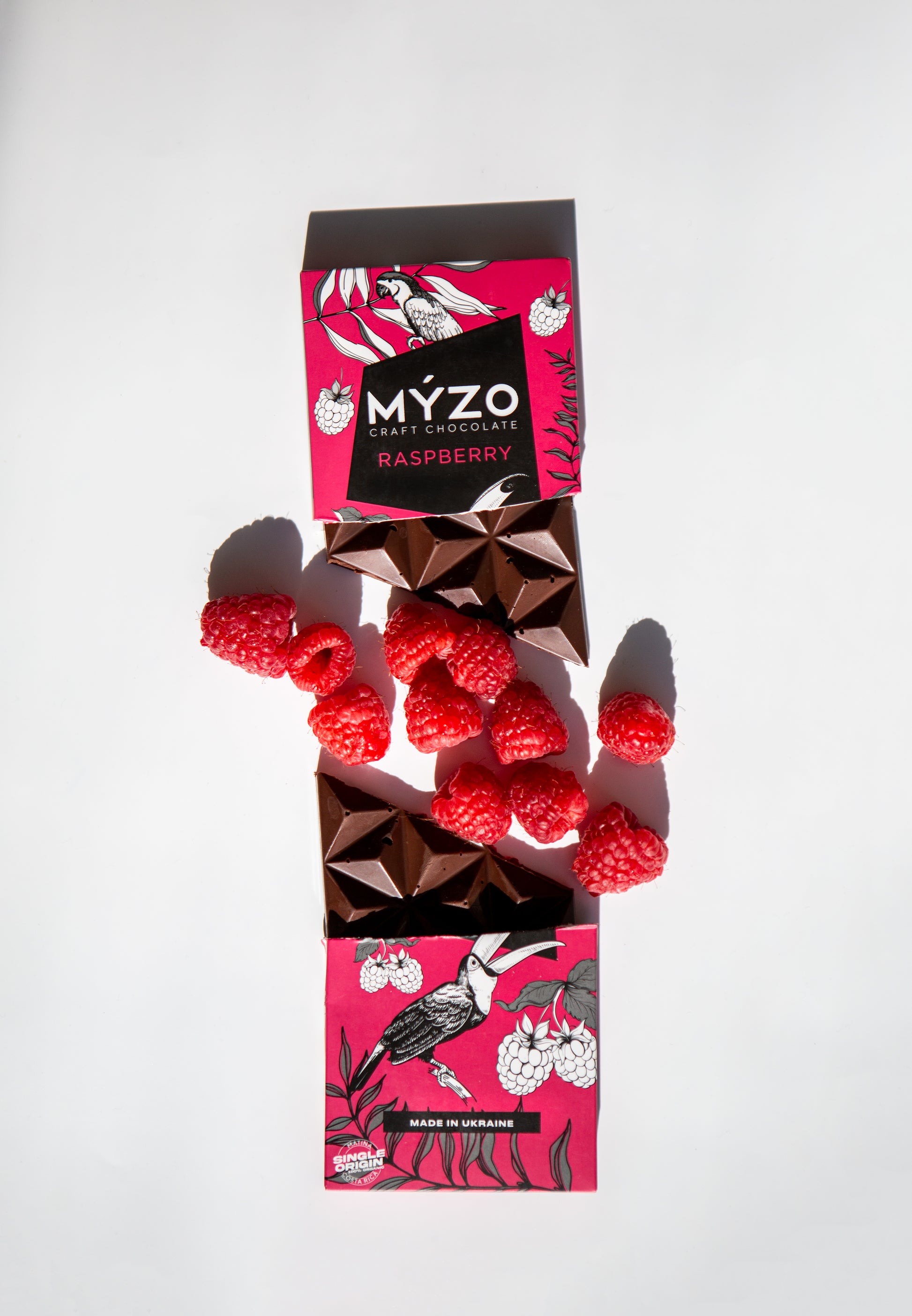 Чорний шоколад з ягодами малини-розрізаний Myzo Chocolate